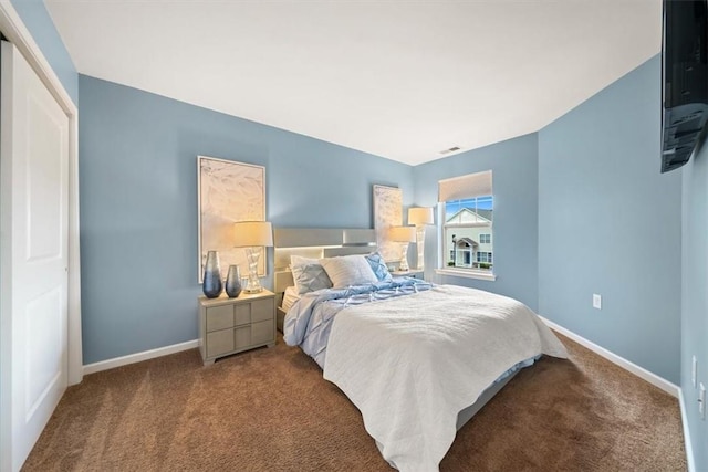 bedroom featuring carpet floors and a closet