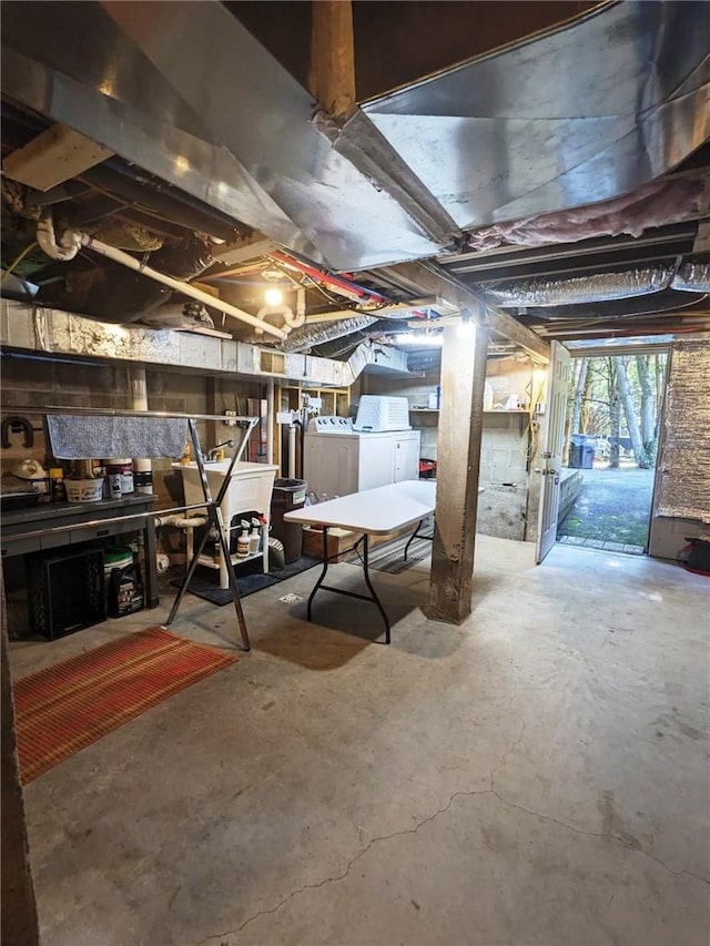 basement featuring independent washer and dryer