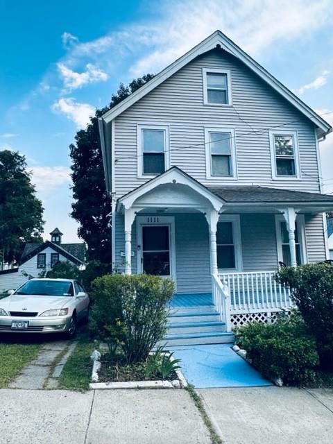 view of front of home featuring covered porch