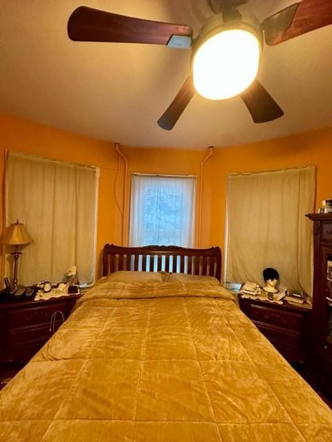 bedroom with ceiling fan