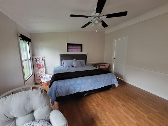 bedroom featuring ceiling fan, hardwood / wood-style floors, and crown molding