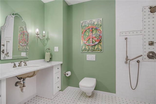 bathroom with toilet and tiled shower