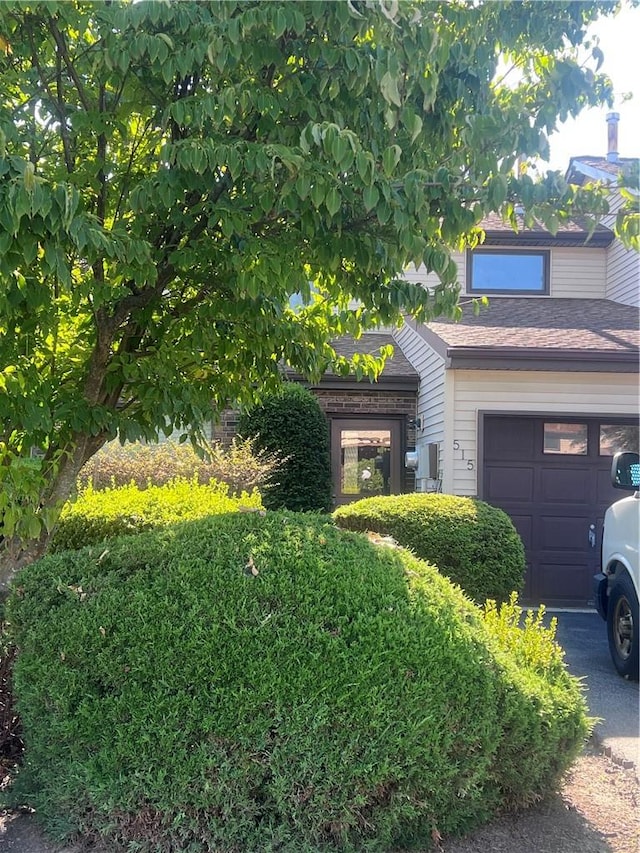 view of front facade with a garage