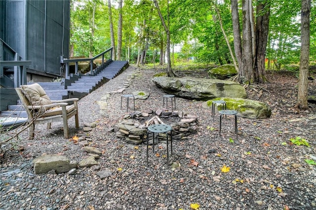 view of yard featuring an outdoor fire pit