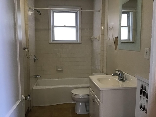 bathroom featuring a tile shower