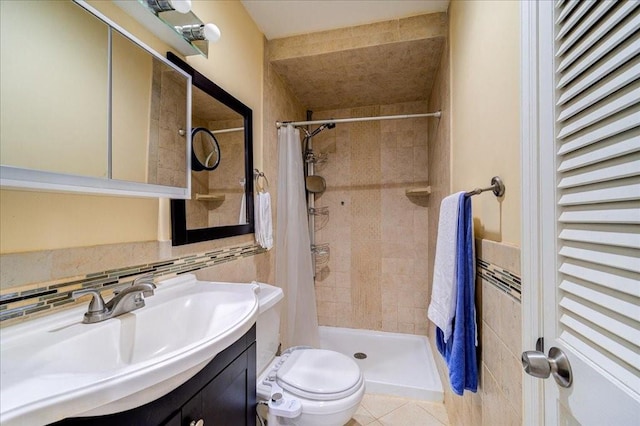 bathroom with a shower with shower curtain, backsplash, toilet, and tile patterned floors