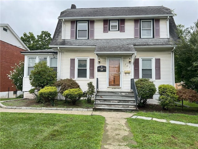 view of front of house featuring a front lawn