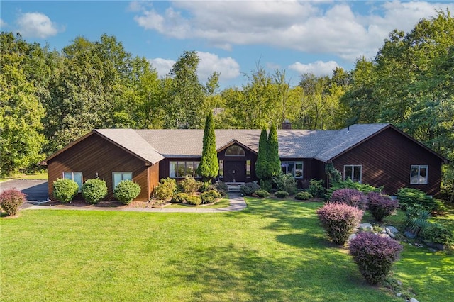 single story home with a front lawn