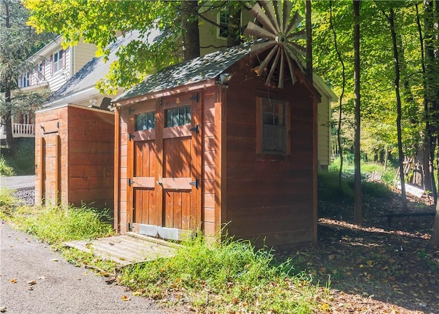 view of outbuilding