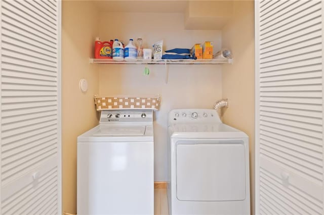 washroom featuring washer and clothes dryer