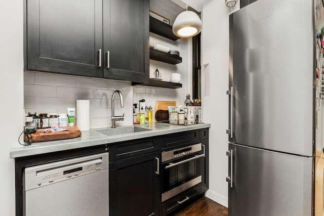 kitchen featuring backsplash, stainless steel appliances, dark hardwood / wood-style floors, and sink