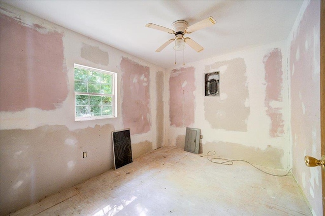 unfurnished room featuring ceiling fan