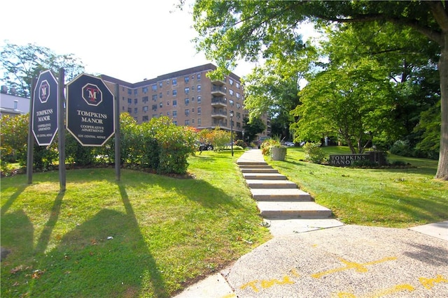 view of home's community featuring a lawn