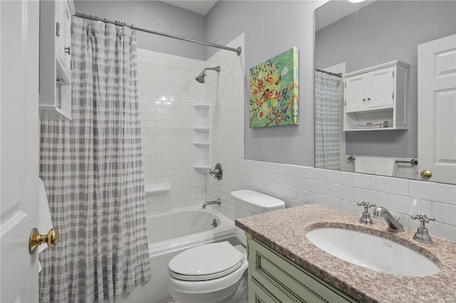 full bathroom featuring backsplash, vanity, shower / bathtub combination with curtain, and toilet