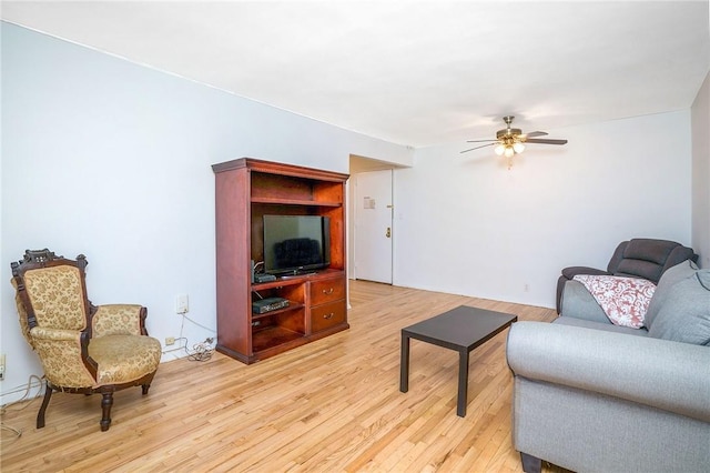 living room featuring light hardwood / wood-style floors and ceiling fan