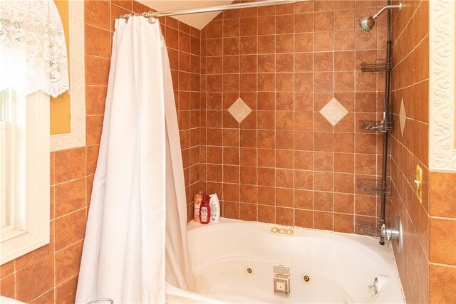 bathroom featuring shower / bath combo