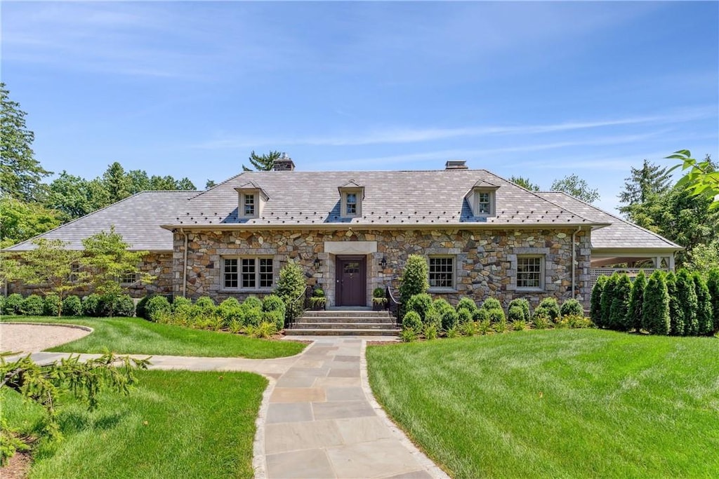 view of front of home with a front yard