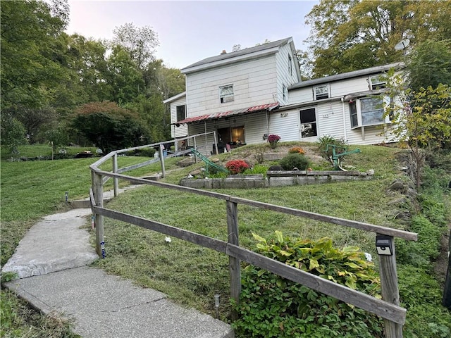 view of front of house featuring a front yard