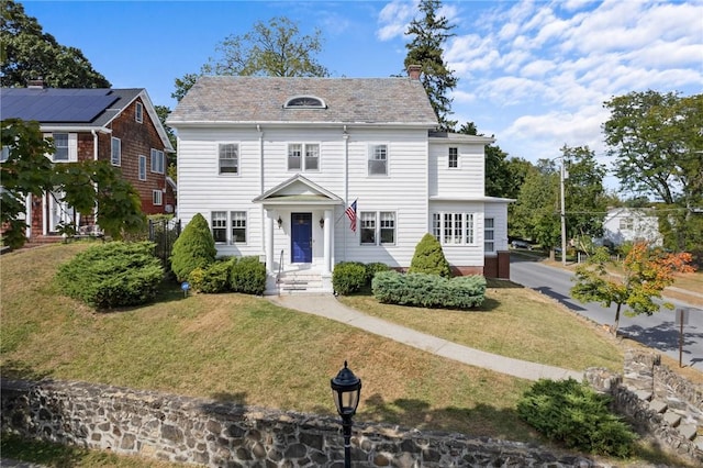 view of front of home featuring a front lawn