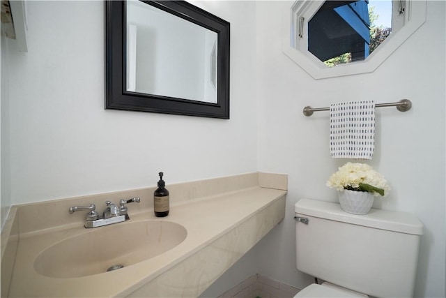 bathroom featuring toilet and sink