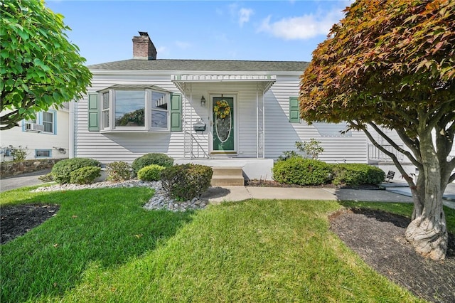 view of front of home with a front lawn