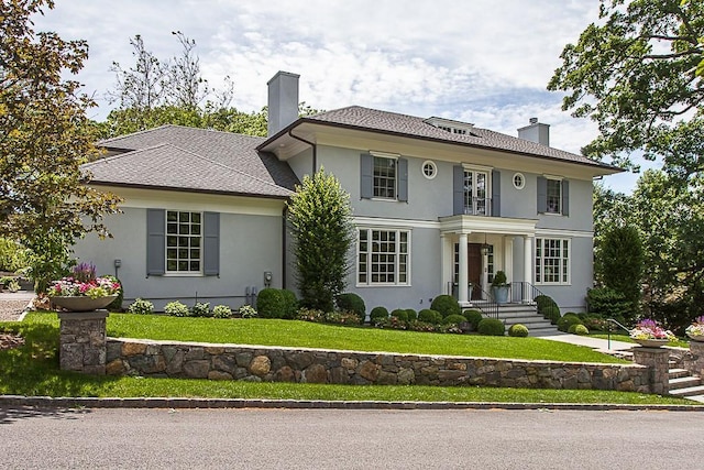 view of front of house with a front lawn