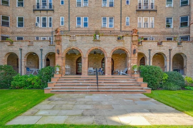 exterior space featuring a front yard