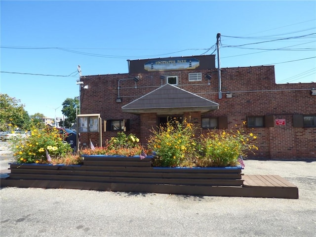 view of front of house with brick siding