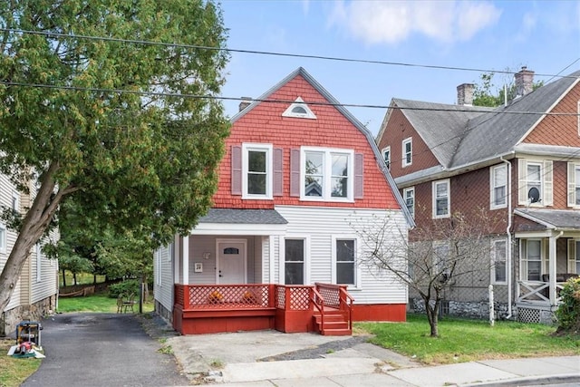 view of front of property