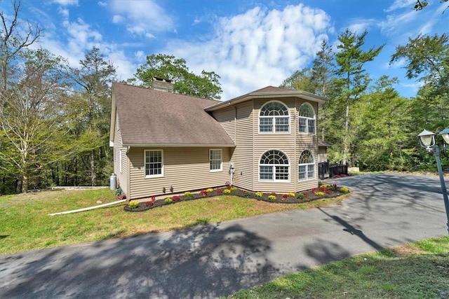 back of house featuring a lawn