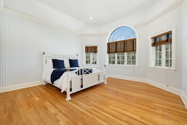 bedroom featuring lofted ceiling, light wood-style flooring, baseboards, and recessed lighting