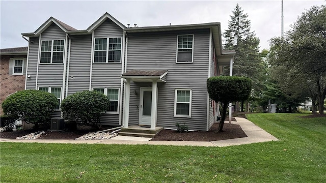 view of front of home featuring a front yard