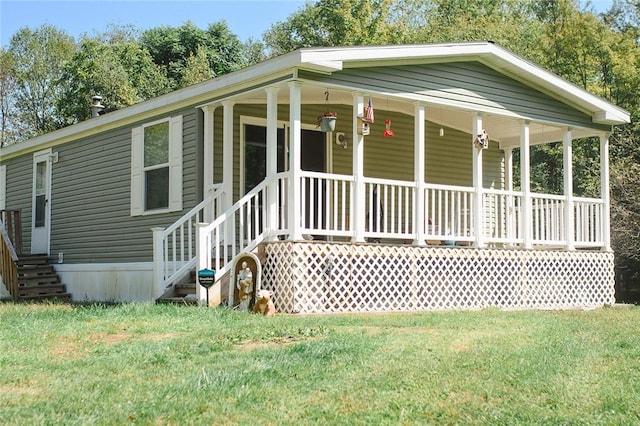 view of front facade featuring a porch and a front yard