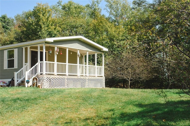 view of front of property featuring covered porch and a front lawn