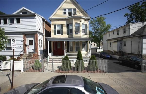 view of front facade featuring covered porch