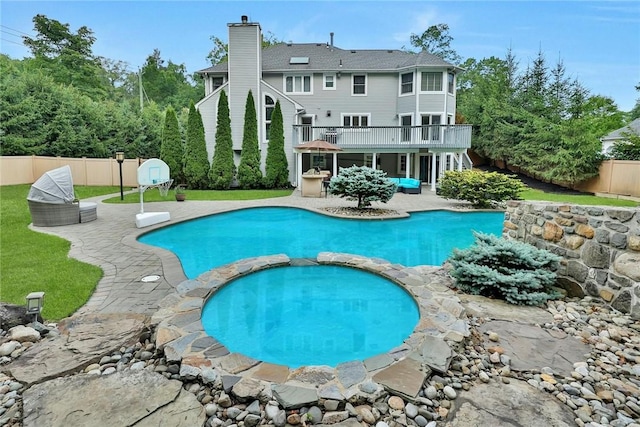 view of swimming pool with an in ground hot tub and a patio area