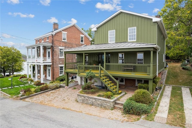 view of front of home featuring a porch