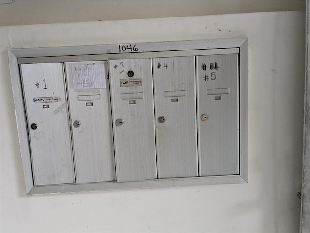 exterior details with mail boxes