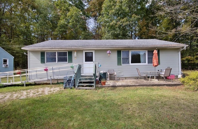 view of front of house with a front lawn