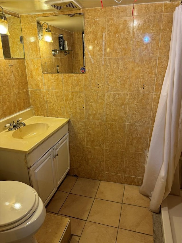 bathroom featuring toilet