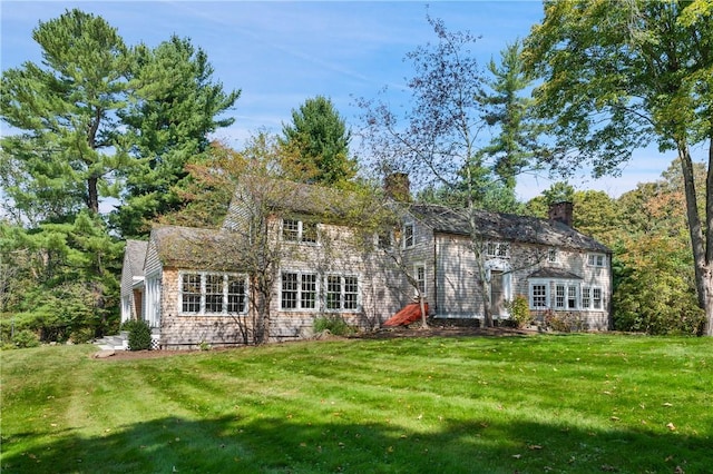 back of house featuring a lawn