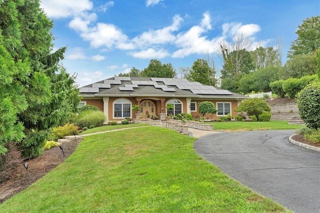 single story home with a front yard