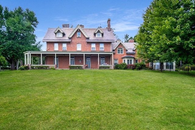 view of front of property with a front lawn