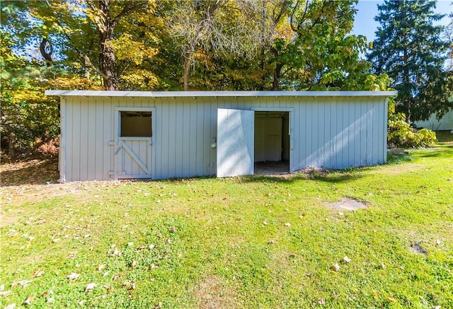 view of outdoor structure with a yard