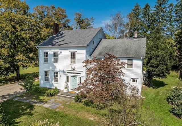 view of front of house featuring a front lawn