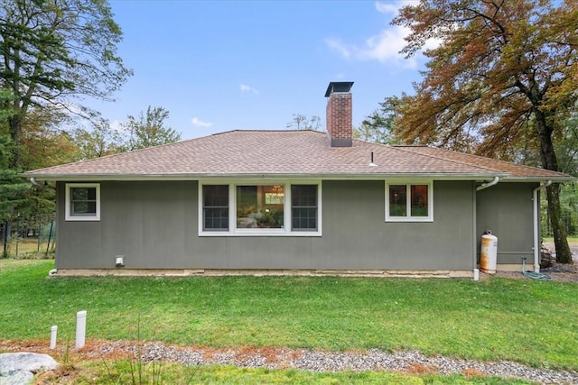 back of house featuring a lawn