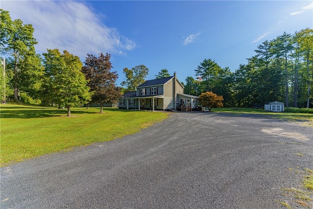 view of front of property featuring a shed and a front yard