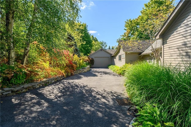 view of front of home featuring an outbuilding and a garage