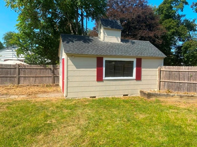 view of outbuilding with a yard