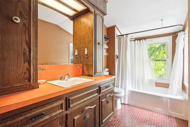 full bathroom with toilet, vaulted ceiling, vanity, and shower / bath combo with shower curtain